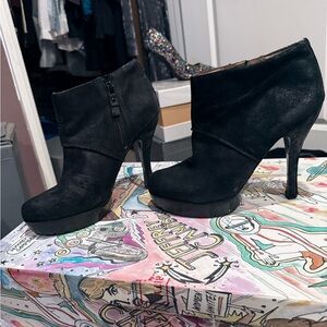 Modern Vintage Elegant Black Ankle Boots size 9.5